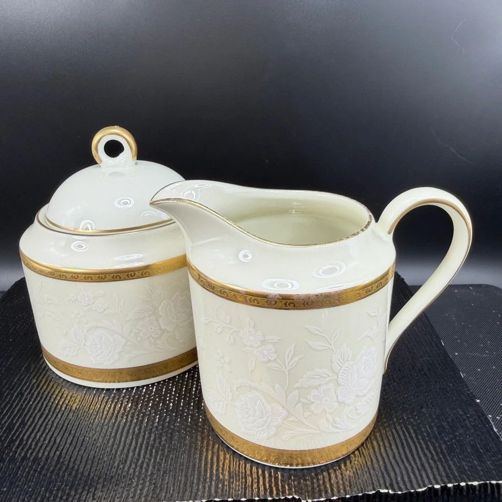 Mikasa Antique Lace L5531 Creamer and Sugar Bowl Set Gold Trim Fine China Japan‎